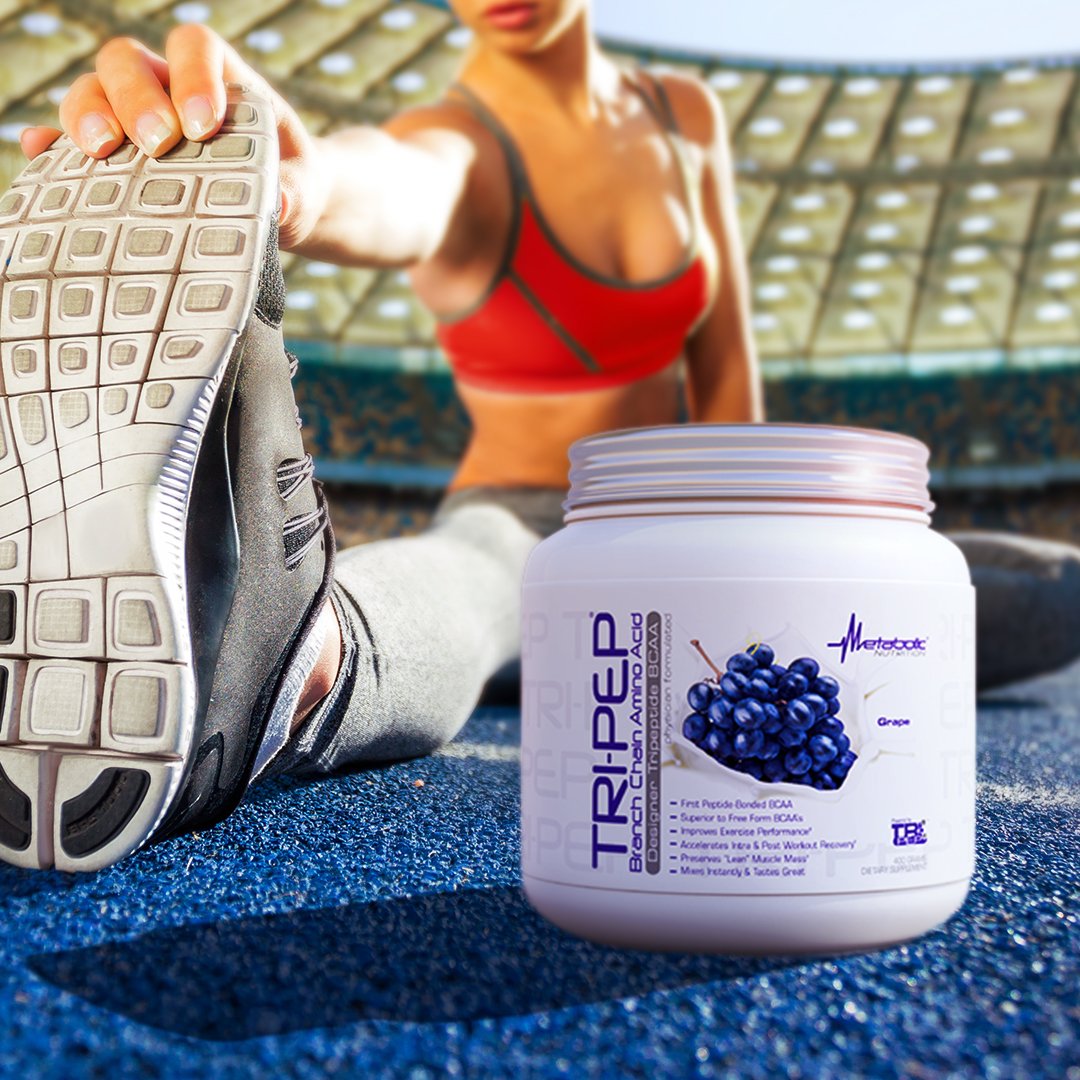 a balanced routine Nutrition TRIPEP BCAA 400g sur une table d'entraînement