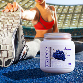a balanced routine Nutrition TRIPEP BCAA 400g sur une table d'entraînement
