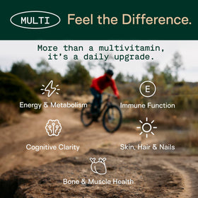 ADAPT NATURALS Multivitamines sur une table en bois