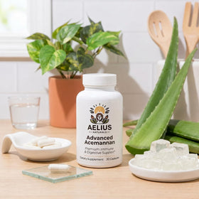 Aelius Naturals Aloe Vera Acemannan capsules sur fond blanc