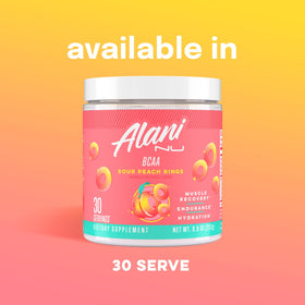 Alani Nu BCAA sur une table avec des équipements de gym