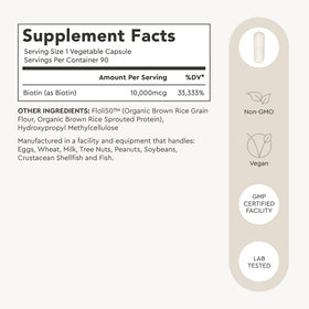Alaya Naturals Biotine 10 000 mcg avec ingrédients sur fond nature