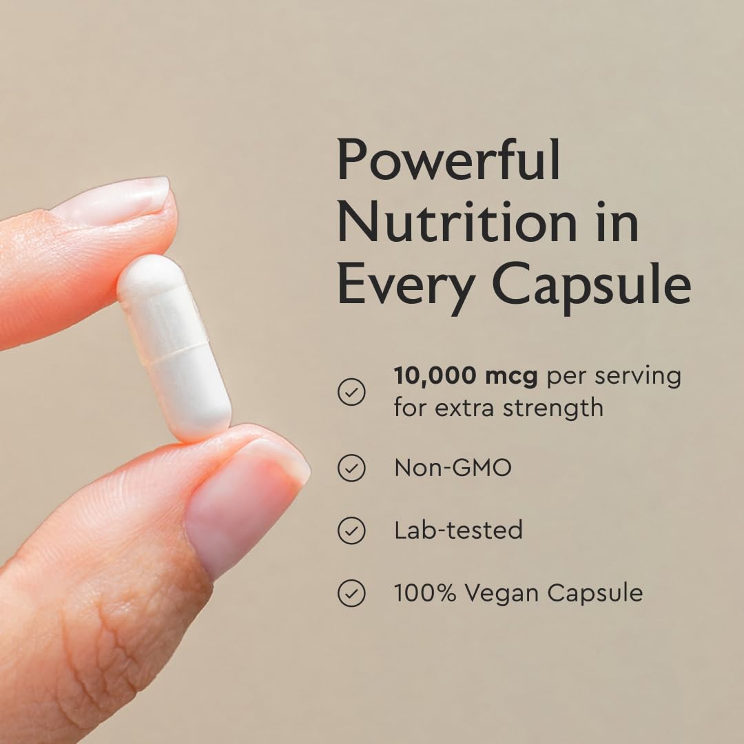 Alaya Naturals Biotine 10 000 mcg posé sur une table en bois