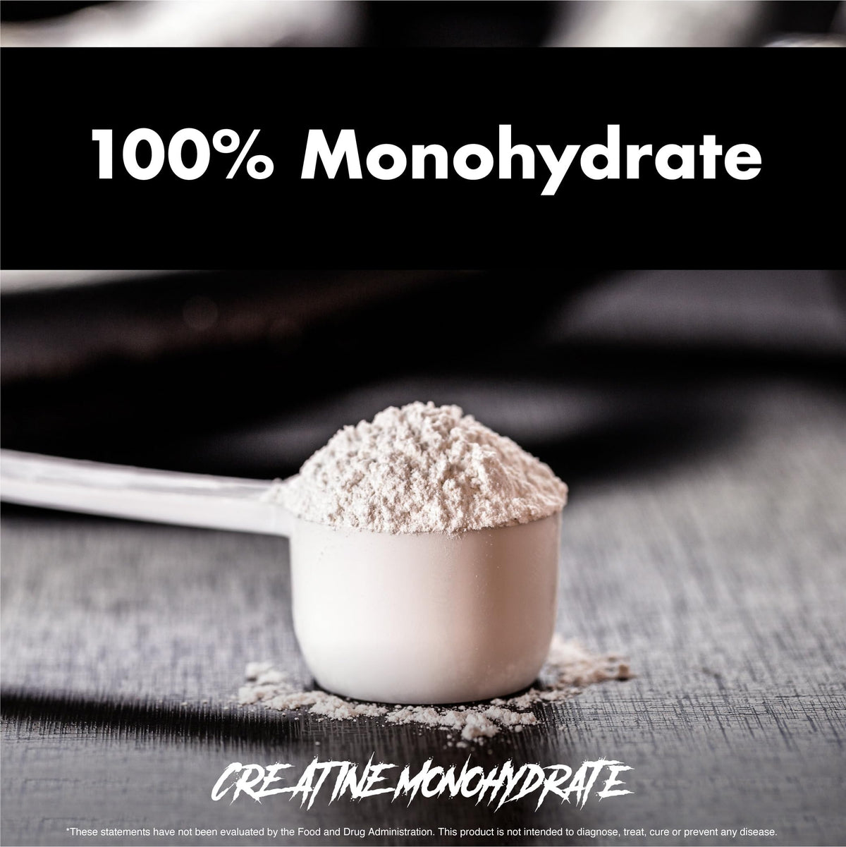 Anabolic Warfare Créatine Monohydrate 358g sur un fond de gym