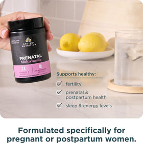 Ancient Nutrition Multivitamine Prénatale Methylée avec un verre d'eau