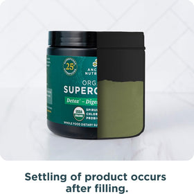 Ancient Nutrition Poudre de Super Greens Bio + Multivitamines 170g sur une table