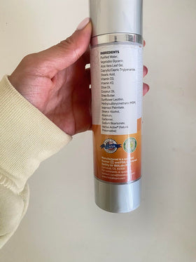 Application de crème de vitamine D3 sur la peau