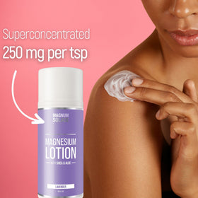 Application de la lotion magnésium sur les jambes