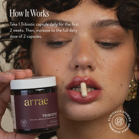 Arrae Tribiotic Complément Alimentaire 30 Capsules avec une main