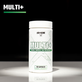 Axe & Sledge Multi Plus Multivitamin pot avec capsules sur fond blanc