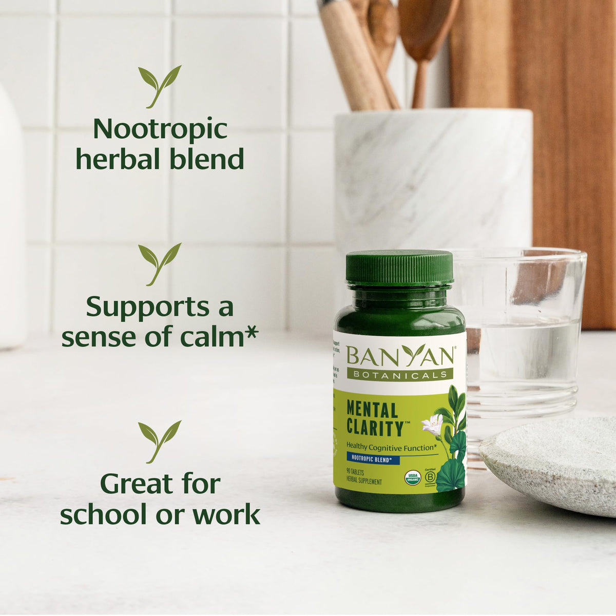 Banyan Botanicals Clarté Mentale 90 comprimés avec un verre d'eau
