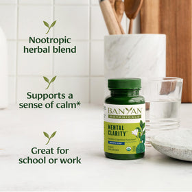 Banyan Botanicals Clarté Mentale 90 comprimés avec un verre d'eau