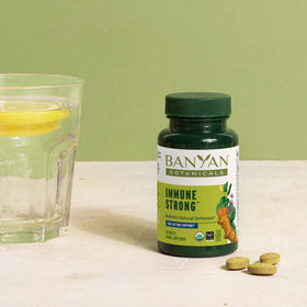 Banyan Botanicals Complément Alimentaire Bio 90 Comprimés, avec des herbes bio en arrière-plan