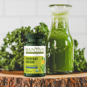 Banyan Botanicals Everyday Greens flacon avec étiquette claire