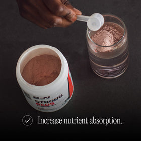 BARE PERFORMANCE NUTRITION Strong Reds Poudre Superaliment 272g en utilisation dans un smoothie