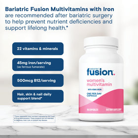 Bariatric Fusion Multivitamine Femme prise quotidienne avec un verre d'eau