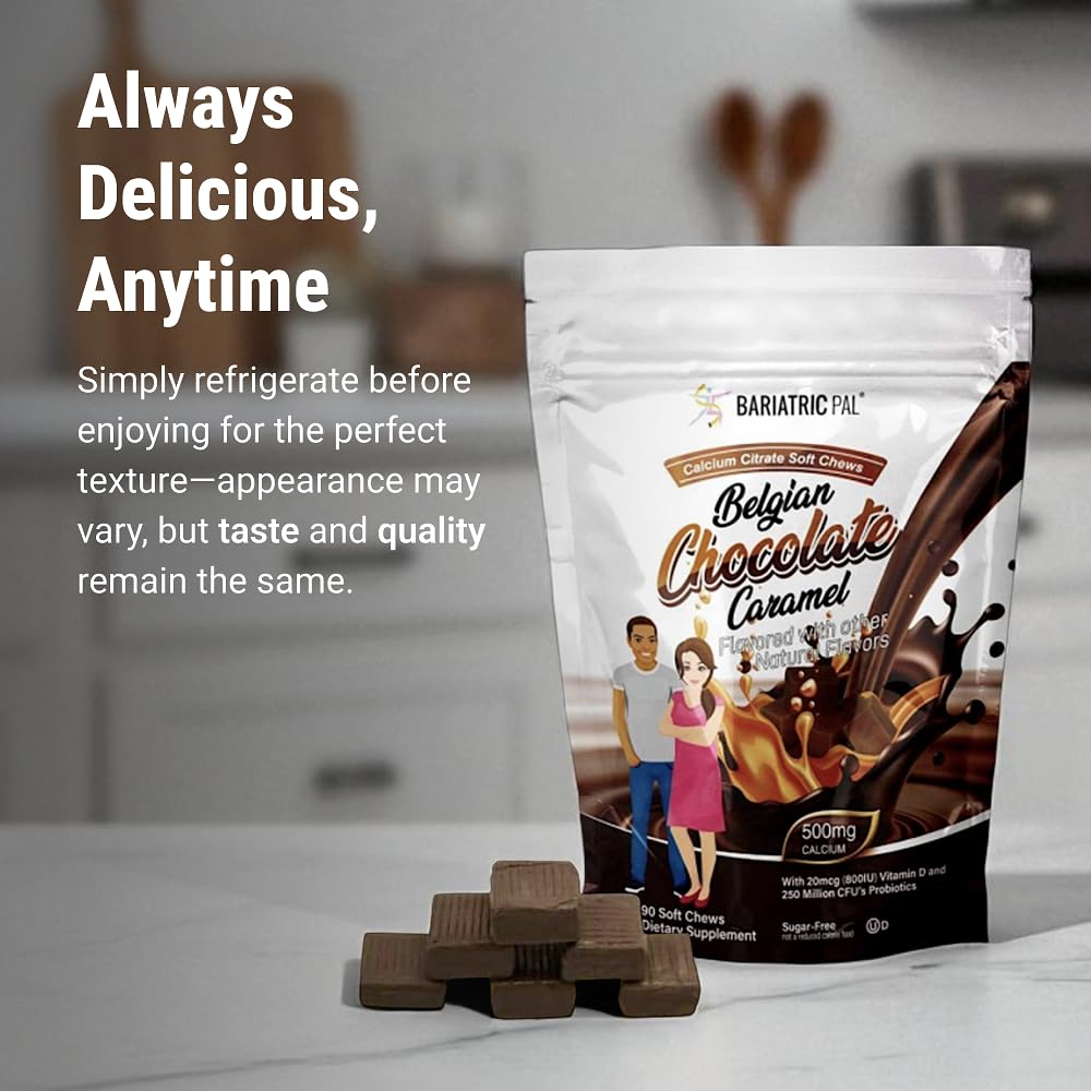 BariatricPal Chews Calcium Citrate Chocolat Caramel à côté d'un verre d'eau