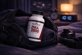 Beverly International ZMA 2000 capsules à côté d'un carnet de sport
