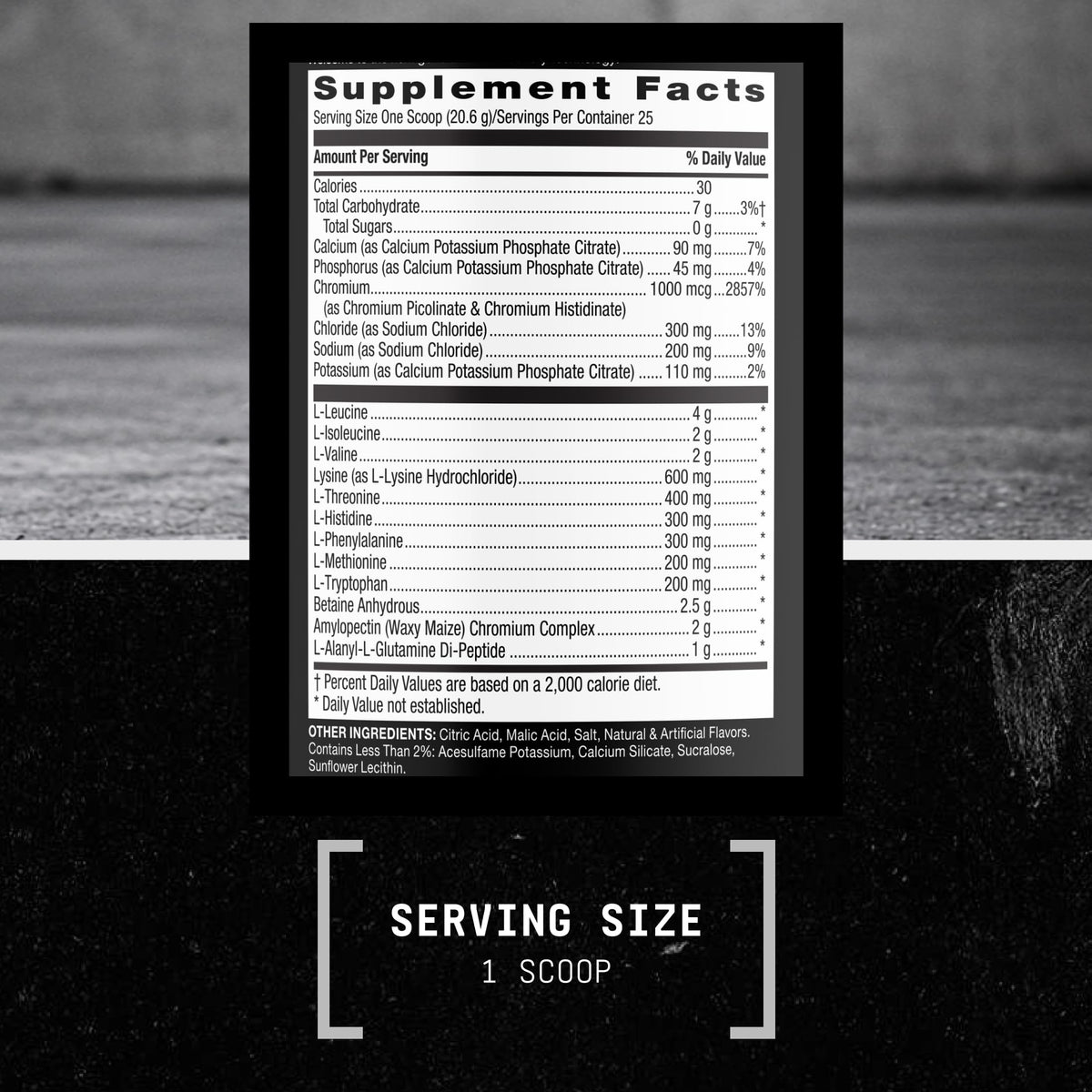 BEYOND RAW Precision Amino 10g BCAA près d'une serviette de sport