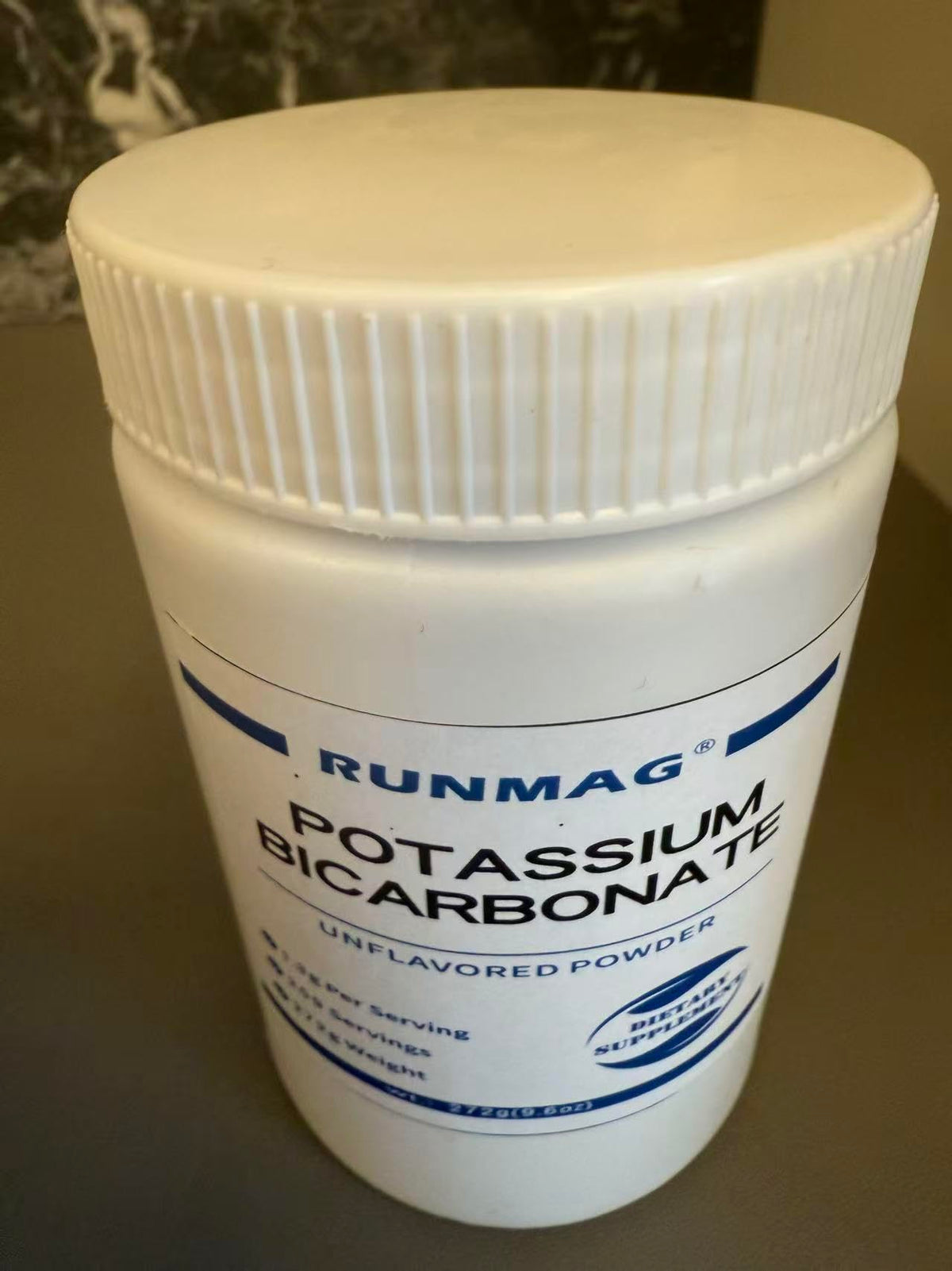 Bicarbonate de potassium RUNMAG en usage avec des ingrédients de pâtisserie