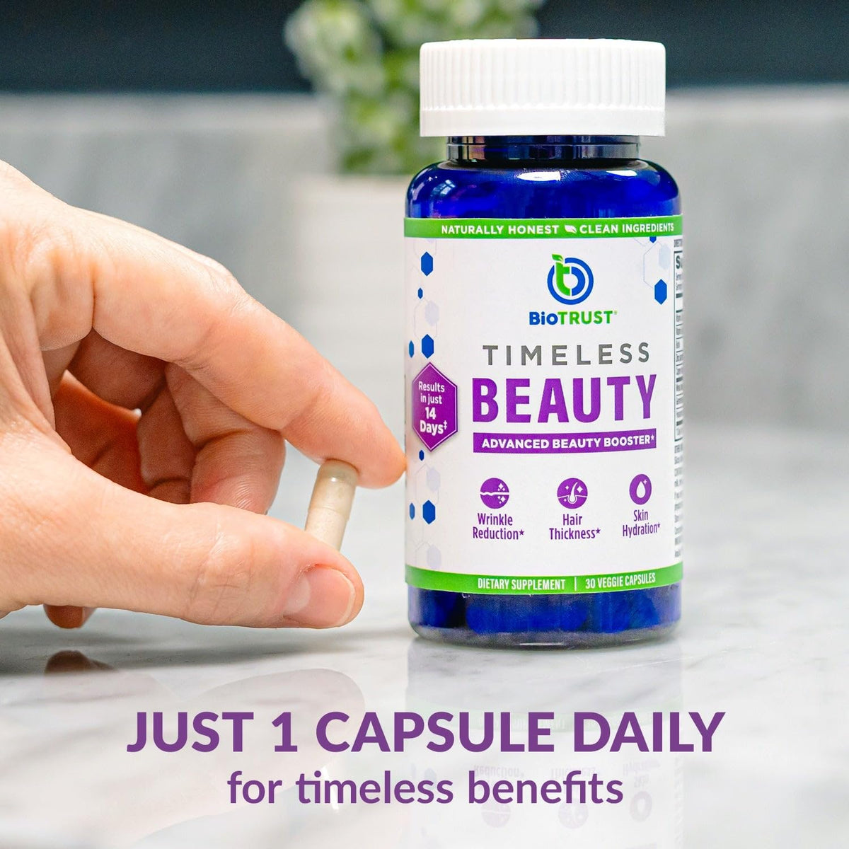 BioTrust Complément Alimentaire Cheveux, Peau & Ongles, capsules avec ingrédients naturels en arrière-plan