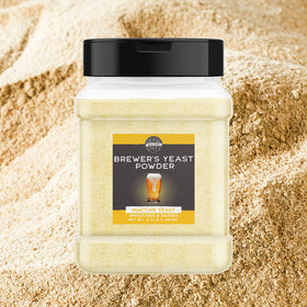 BIRCH & MEADOW Levure de bière 1102g sur une table avec des ingrédients