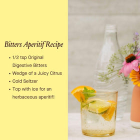 Bitters Urban Moonshine Original dans un verre avec de l'eau