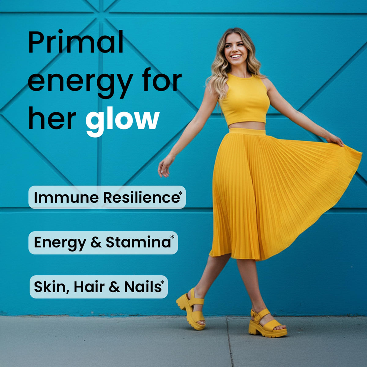 Bloomeo Complément Alimentaire Femmes, gélules de foie de bœuf à côté d'un verre d'eau