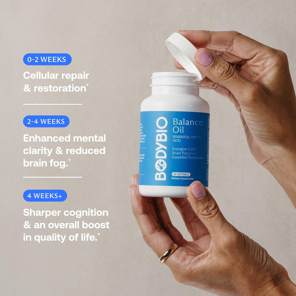 BodyBio Balance Oil 399g versé dans une petite tasse