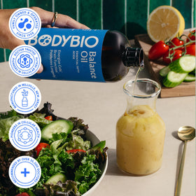 BodyBio Balance Oil avec légume frais pour salade