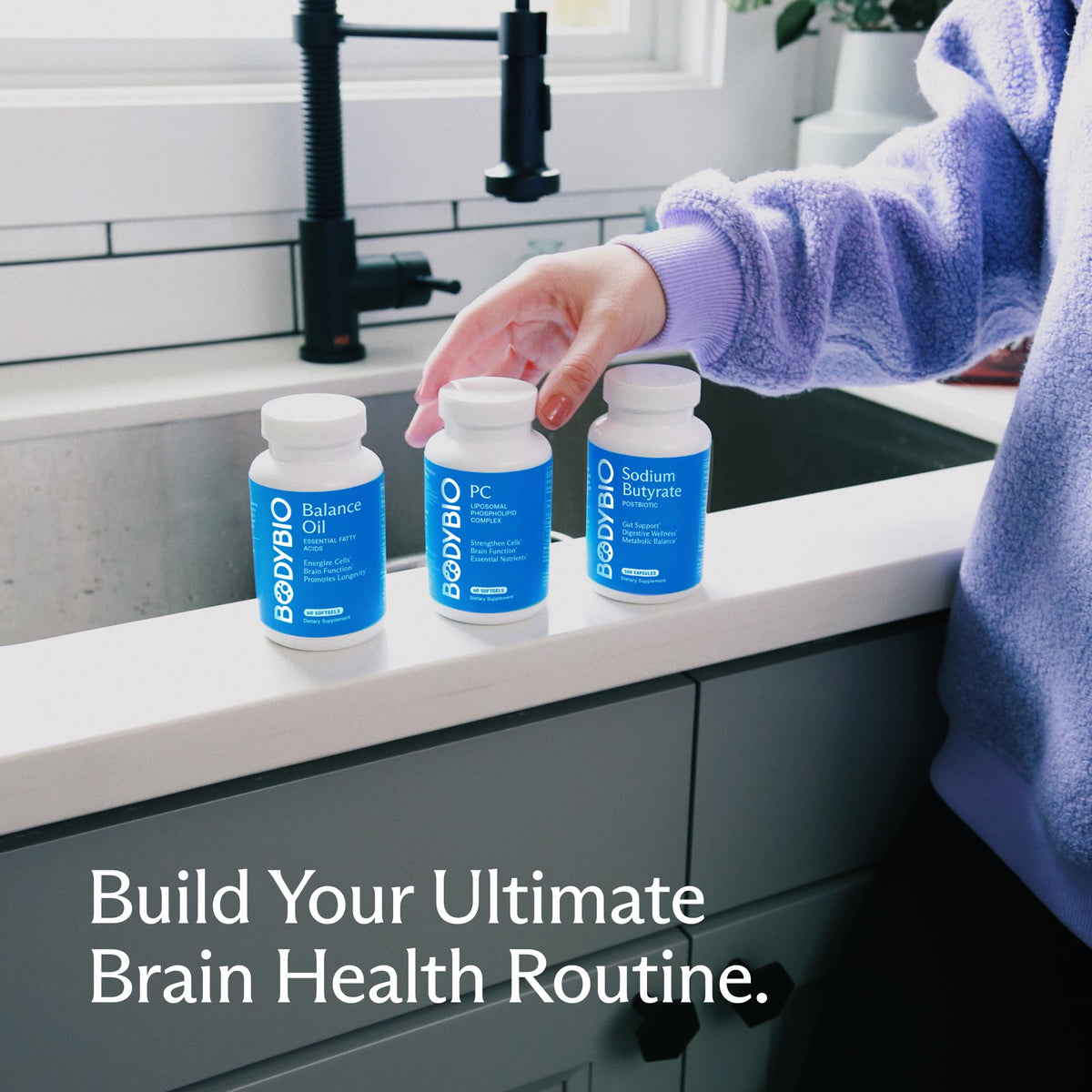 BodyBio PC Phosphatidylcholine 558g sur une table avec d'autres suppléments