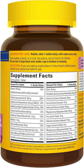 Boîte de multivitamines Femme Nature Made ouverte avec des comprimés visibles