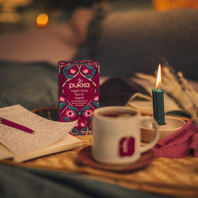 Boîte de Pukka Thé Bio Nuit Fruits Rouges avec 60 sachets