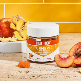 Bonbons gélifiés Bulletproof sur une table avec fruits