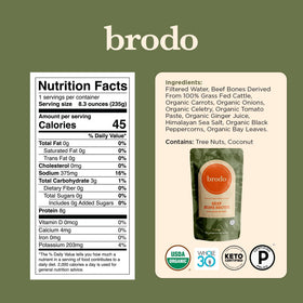 Bouillon Brodo dans un plat de soupe