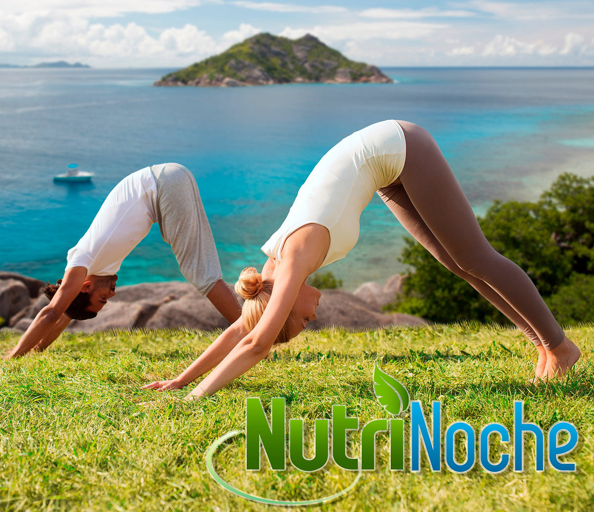 Bouteille de 32 oz de NutriNoche avec un verre à côté