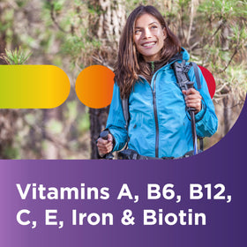 Bouteille de Centrum Multivitamines pour Femmes ouverte avec comprimés à l'intérieur