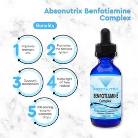 Bouteille de Complexe de Benfotiamine avec un fond naturel