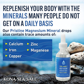 Bouteille de gouttes minérales Kona Sea Salt à côté d'une bouteille d'eau