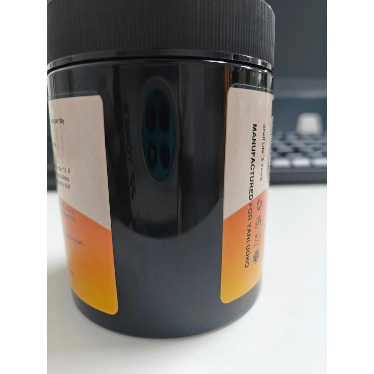 Bouteille de gummies cholestérol YANLUOBO sur un fond blanc