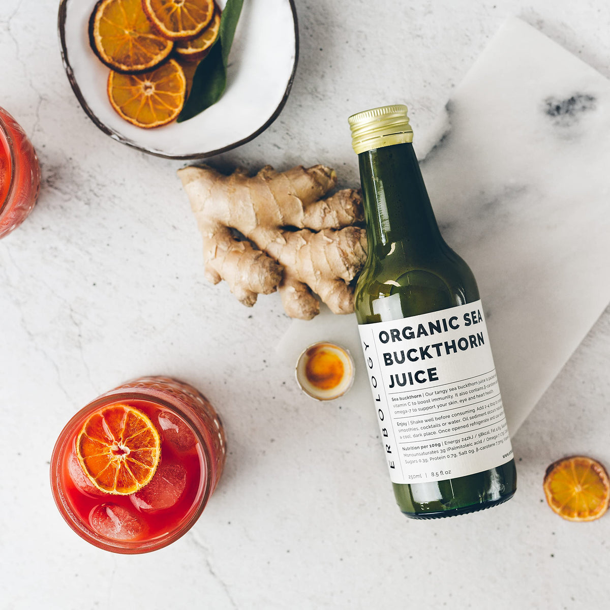 Bouteille de jus de baies de sorbier Erbology avec étiquette visible