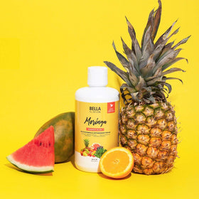 Bouteille de jus de moringa Bella All Natural avec fruits frais