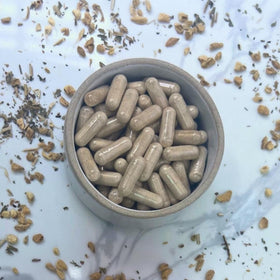 Bouteille de Liu Wei Di Huang Wan d'Elanen Naturals sur un fond naturel