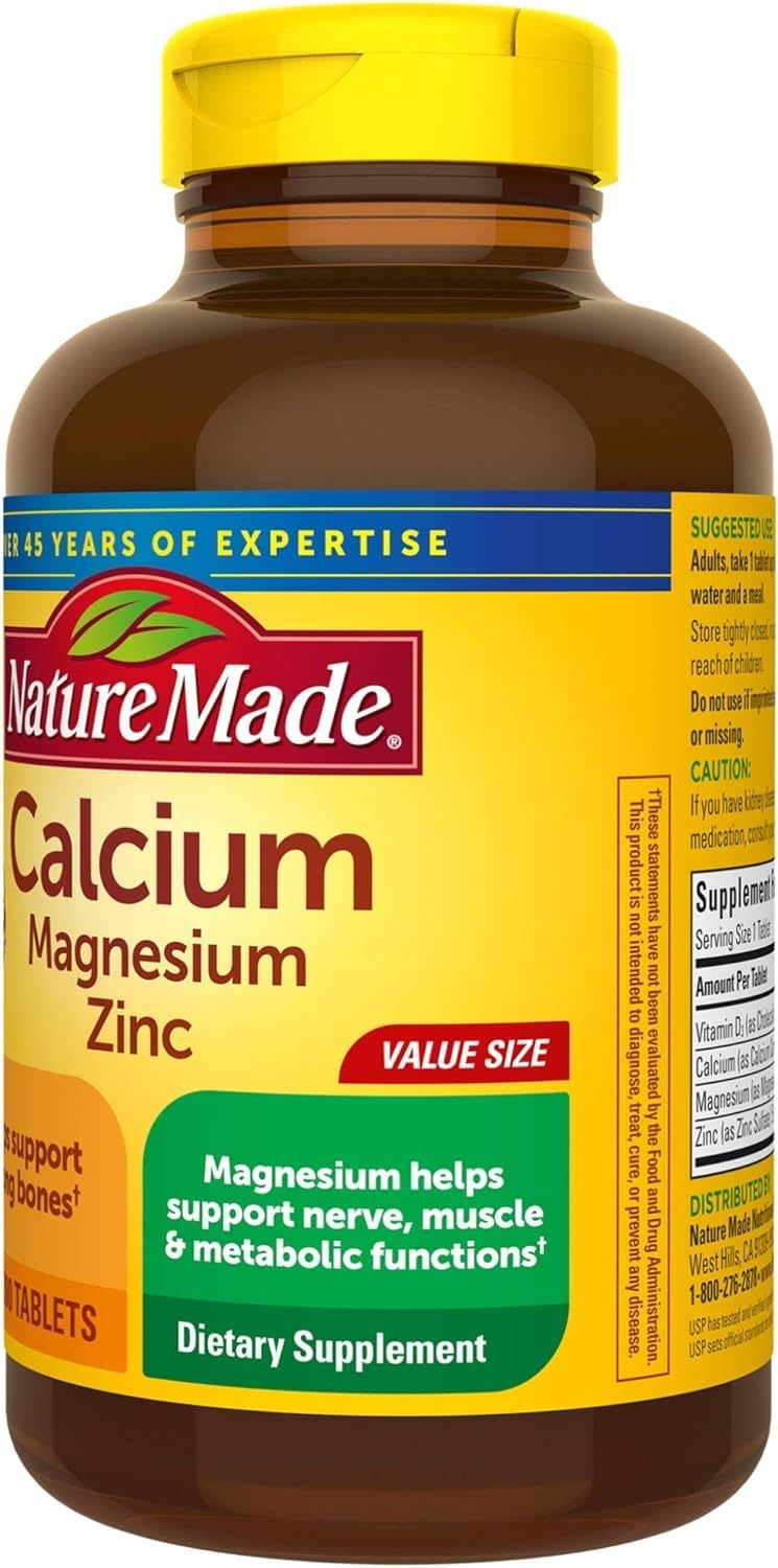 Bouteille de Nature Made Calcium, Magnésium & Zinc ouverte avec tablettes