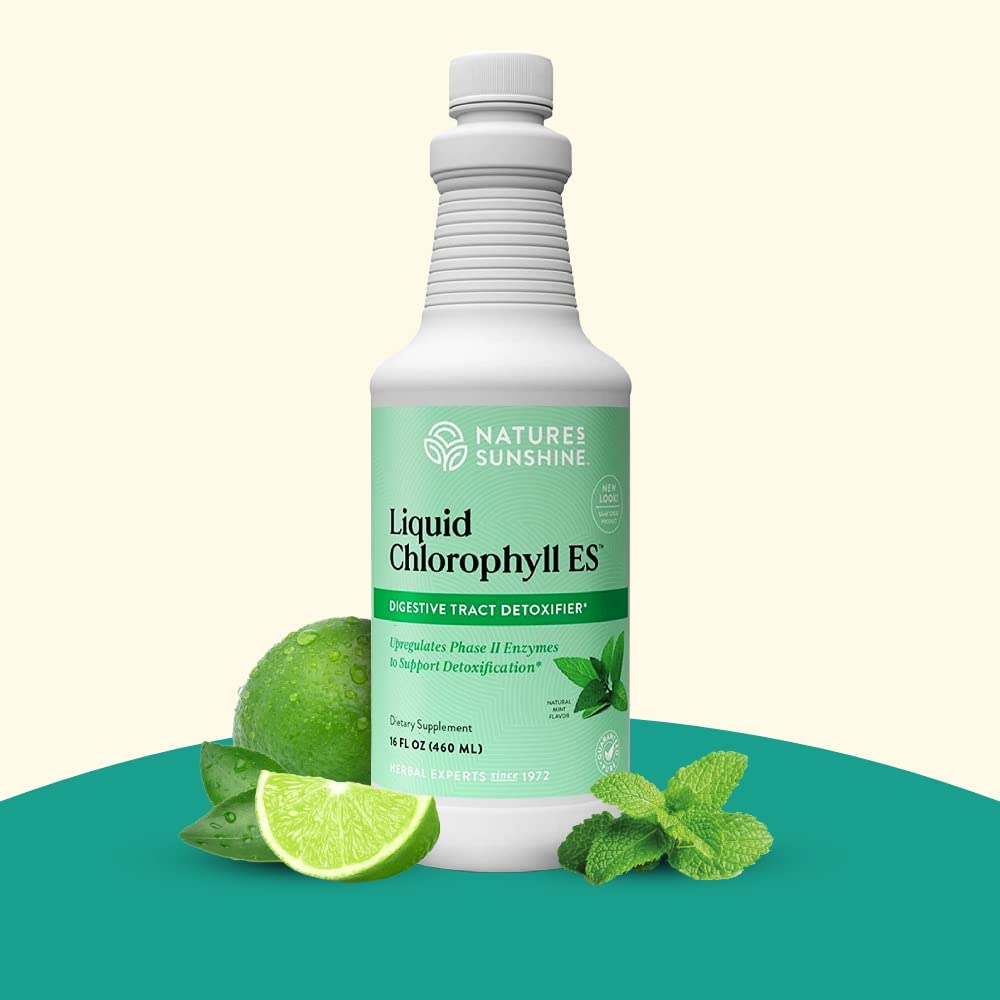 Bouteille de Nature's Sunshine Chlorophylle Liquide 480 ml sur une table