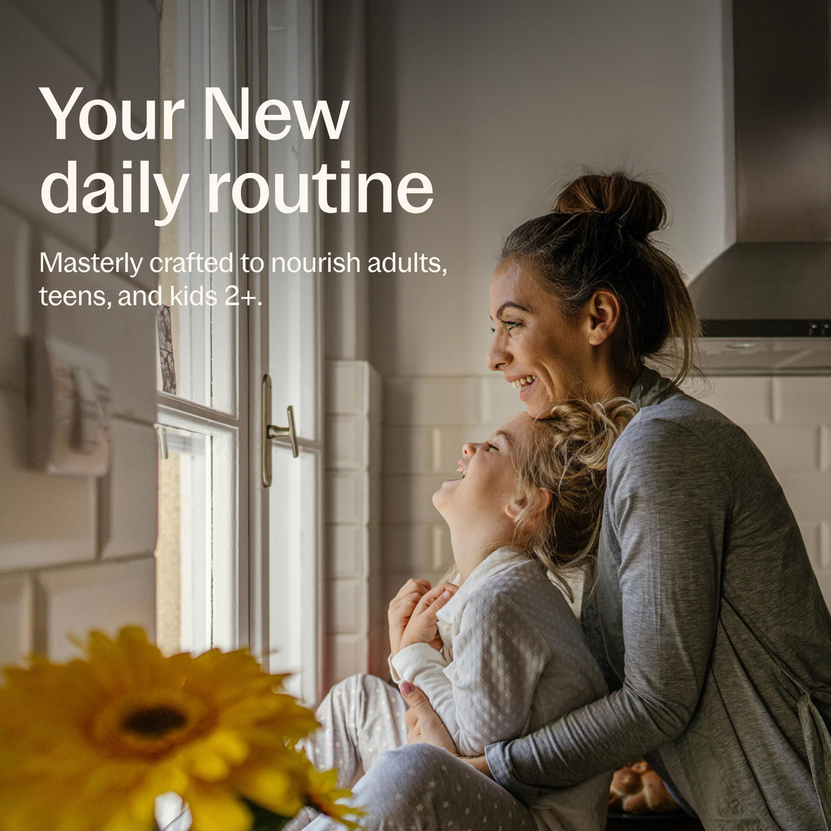 Bouteille de New Chapter Multivitamine Liquide 30 oz avec un verre à côté
