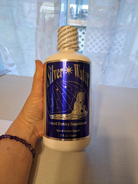Bouteille de Silver Water avec goutte d'eau