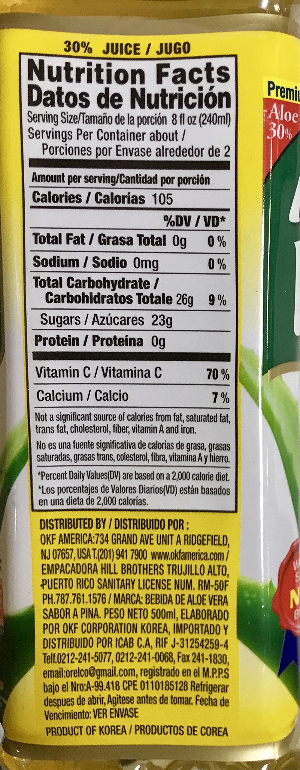 Bouteilles d'OKF Aloe Vera King sur une surface en bois