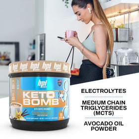 BPI Sports Keto Bomb Crème à Café Vanille 572g en utilisation avec une boisson chaude