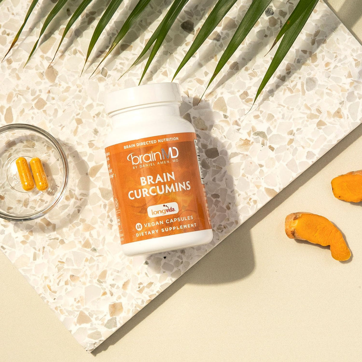 BrainMD Curcumine Longvida capsules végétales sur une table
